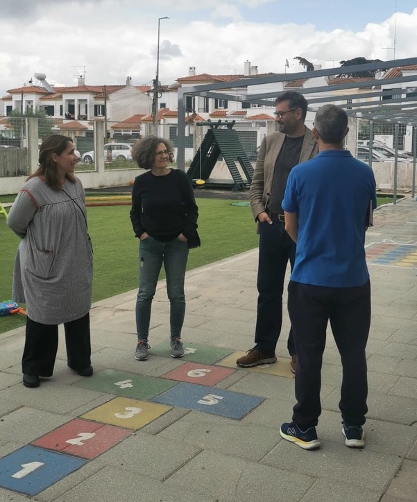 Visiting CERCIZIMBRA, discussing in the courtyard