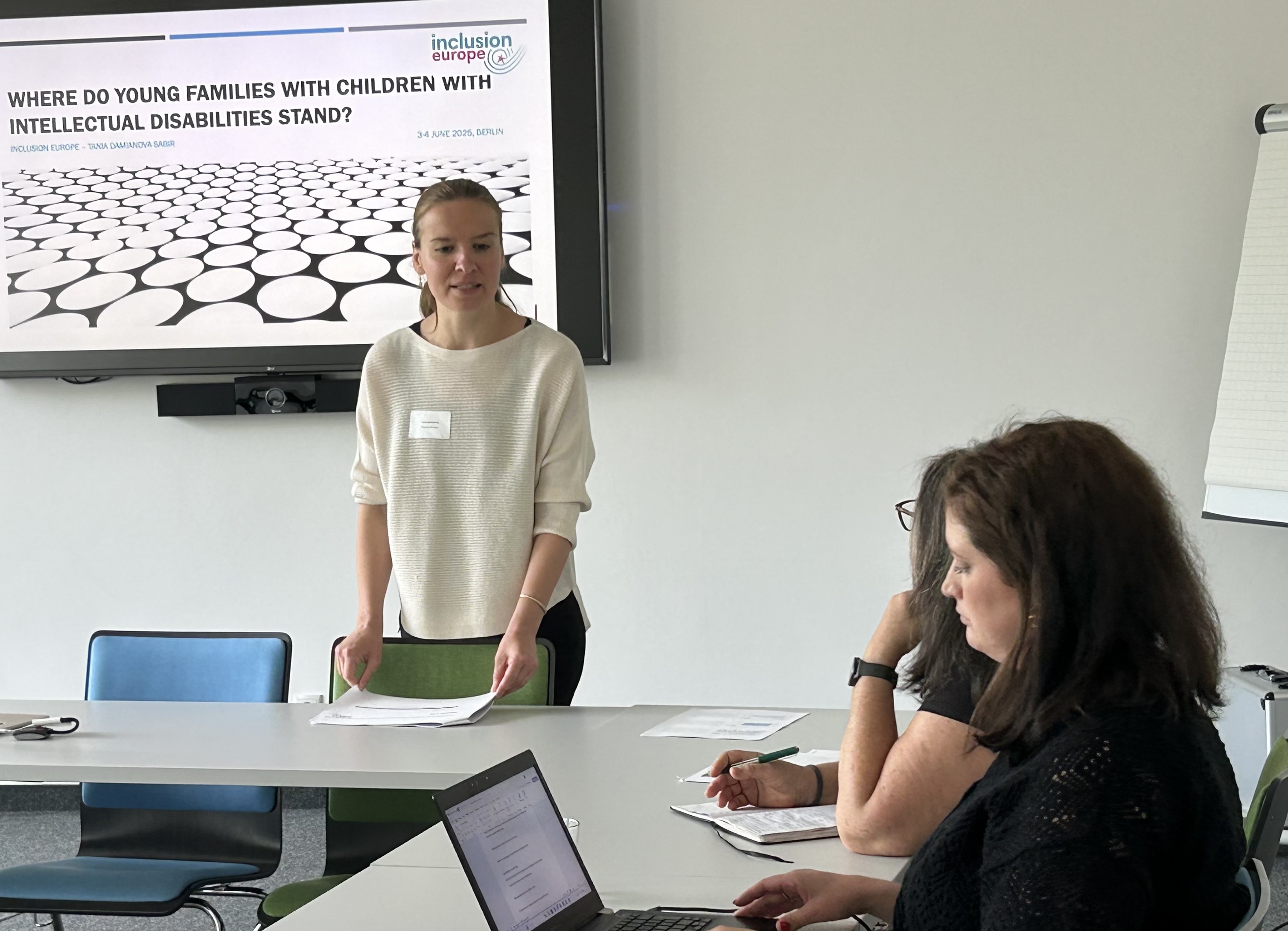 Tania Damianova leading a workshop on young families